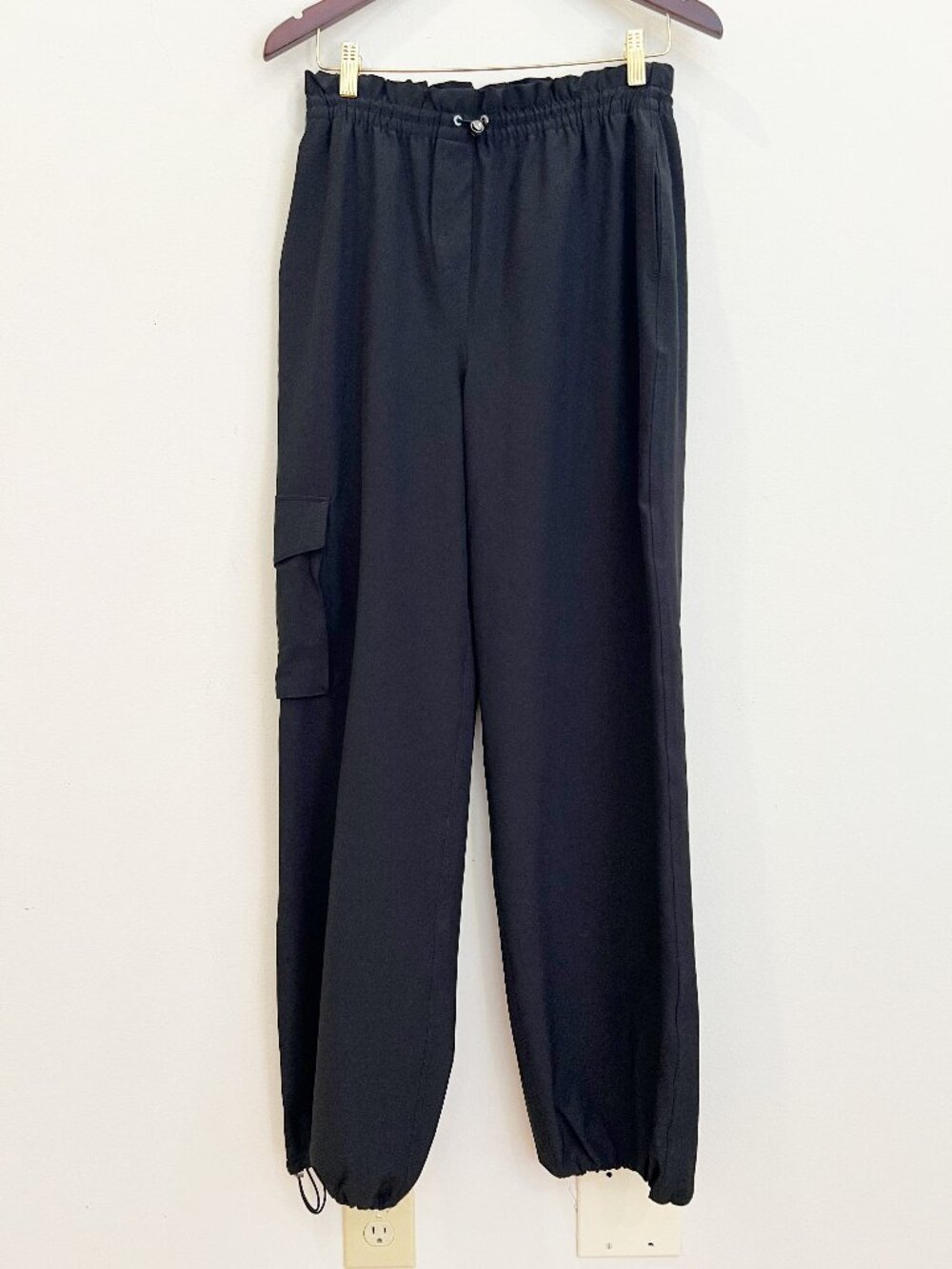 Spanx Pants Womens Medium Black Cargo Jogger Elastic Waist Bungee Cuffs Stretch